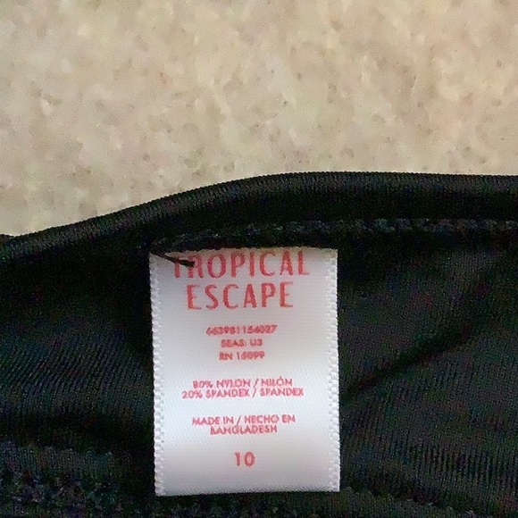 Tropical Escape HalterTankini - Picture 4 of 5